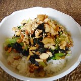 小松菜梅納豆とナッツの丼